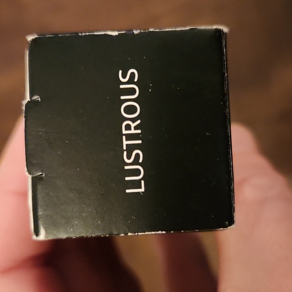 Younique luminizer - Picture 2 of 3